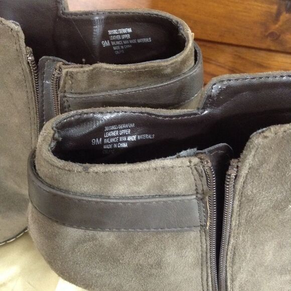 Sofft Brown/Taupe Suede Leather Ankle Boots Good Condition Size 9 - Picture 7 of 7